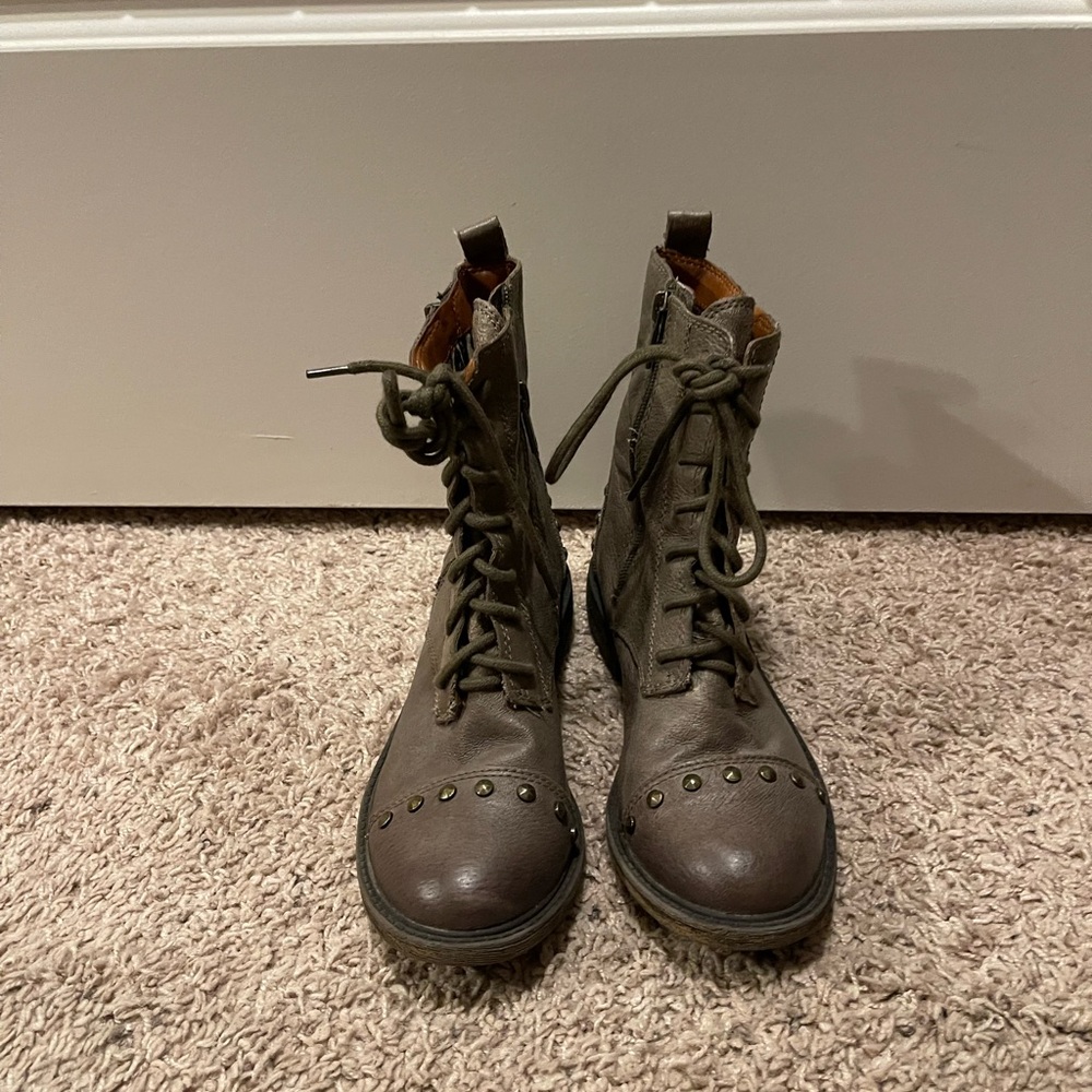 Lucky Brand size 5 1/2 Boots